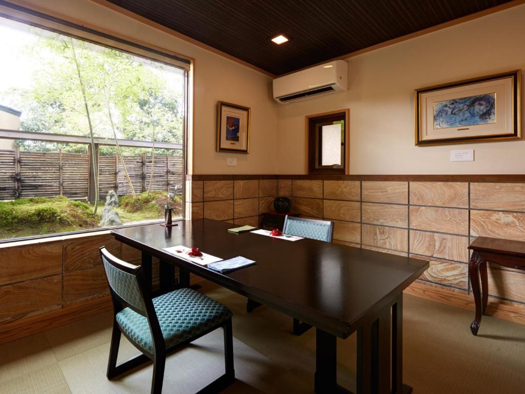 Posezení v ubytování Ryokan Shinsen