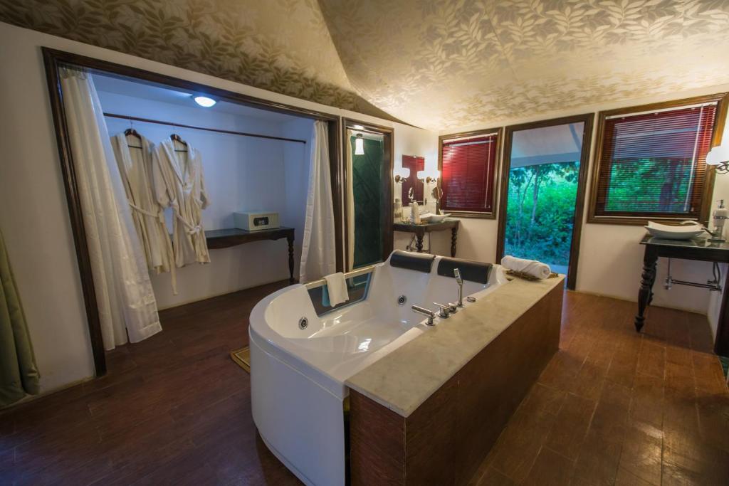 Koupelna v ubytování Tuli Veer Bagh Resort