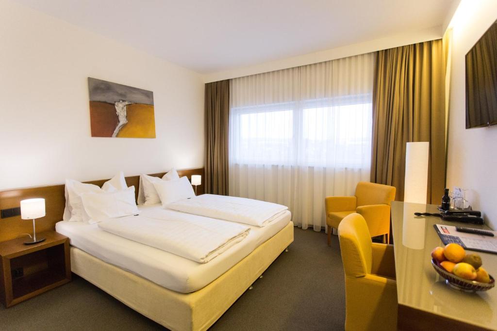 Postel nebo postele na pokoji v ubytování Hotel & Restaurant Christkindlwirt