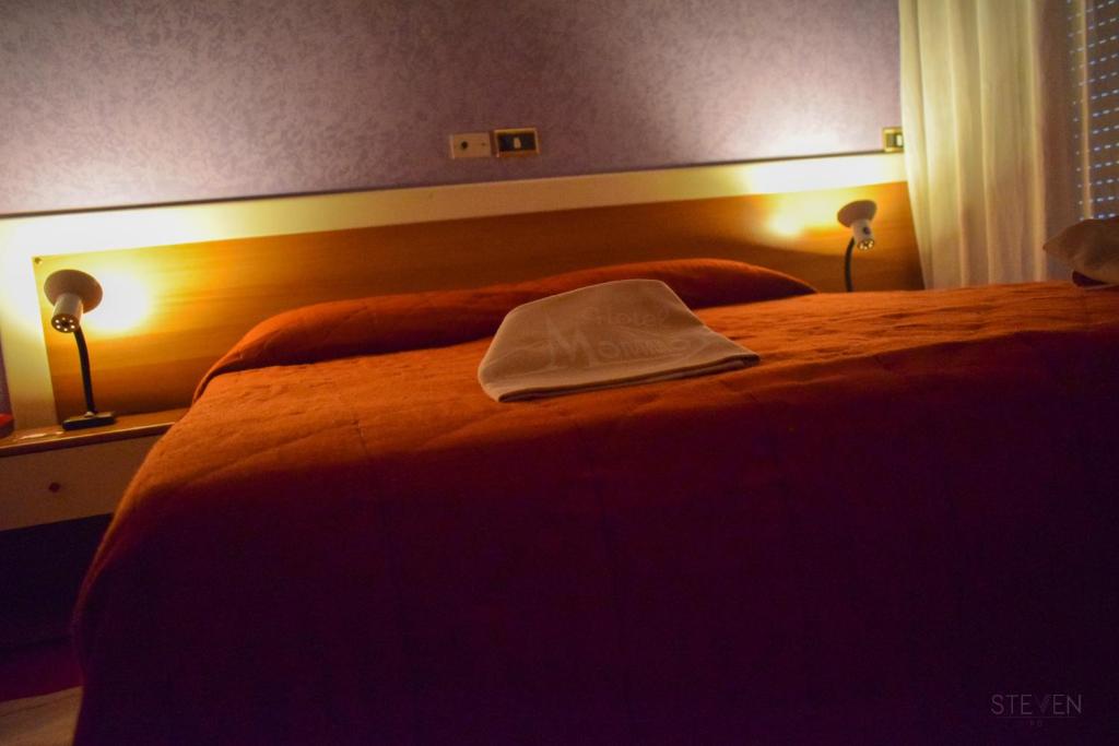 Postel nebo postele na pokoji v ubytování Hotel Ristorante Mommo