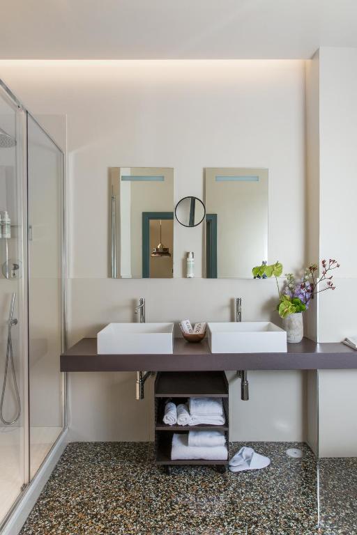 A bathroom at Condominio Monti Boutique Hotel