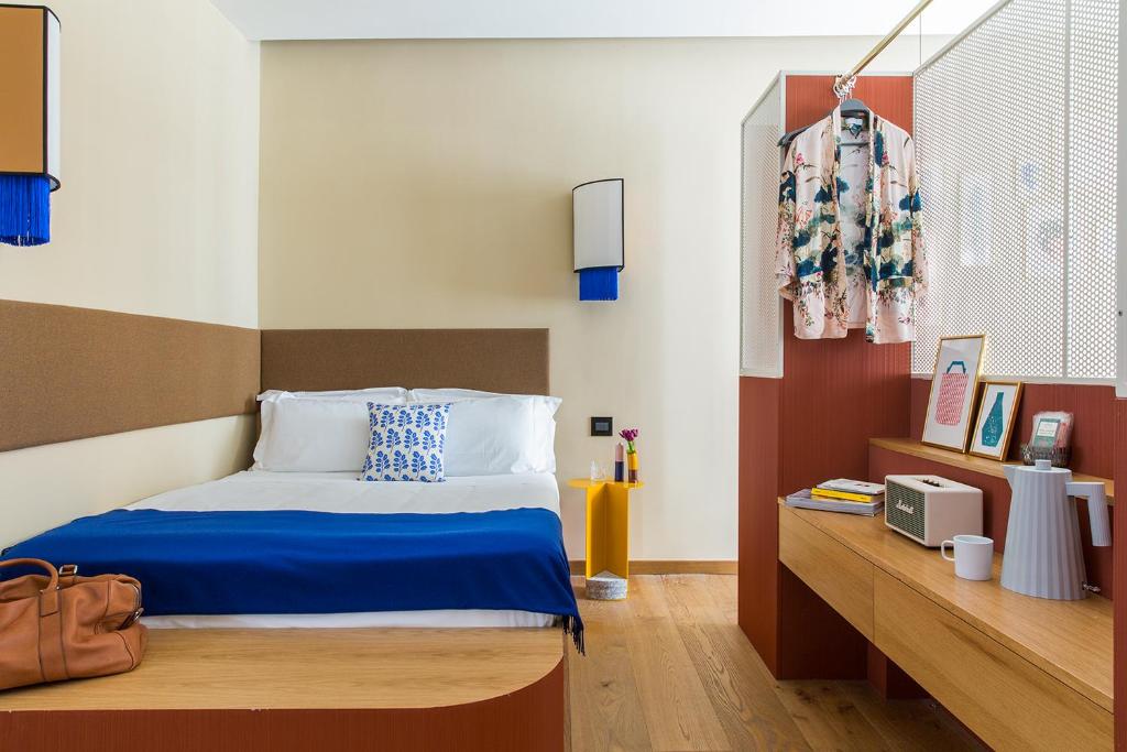 a bedroom with a bed and a desk at Condominio Monti Boutique Hotel in Rome