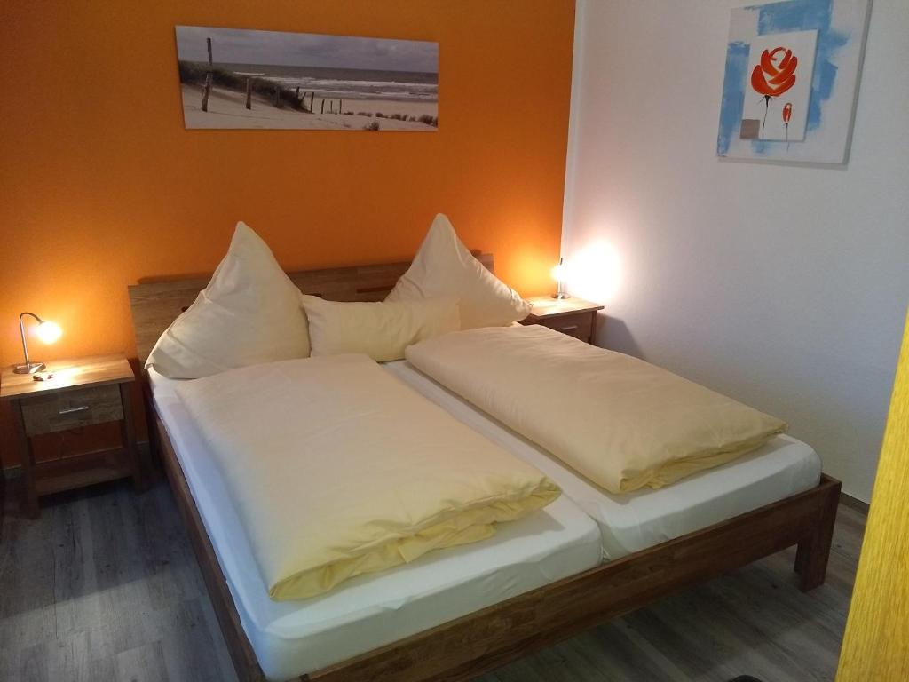 Postel nebo postele na pokoji v ubytování Naturwert Hotel Garni Ursula