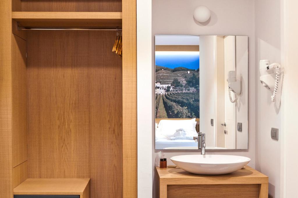 Koupelna v ubytování Wine Hotel Retici Balzi
