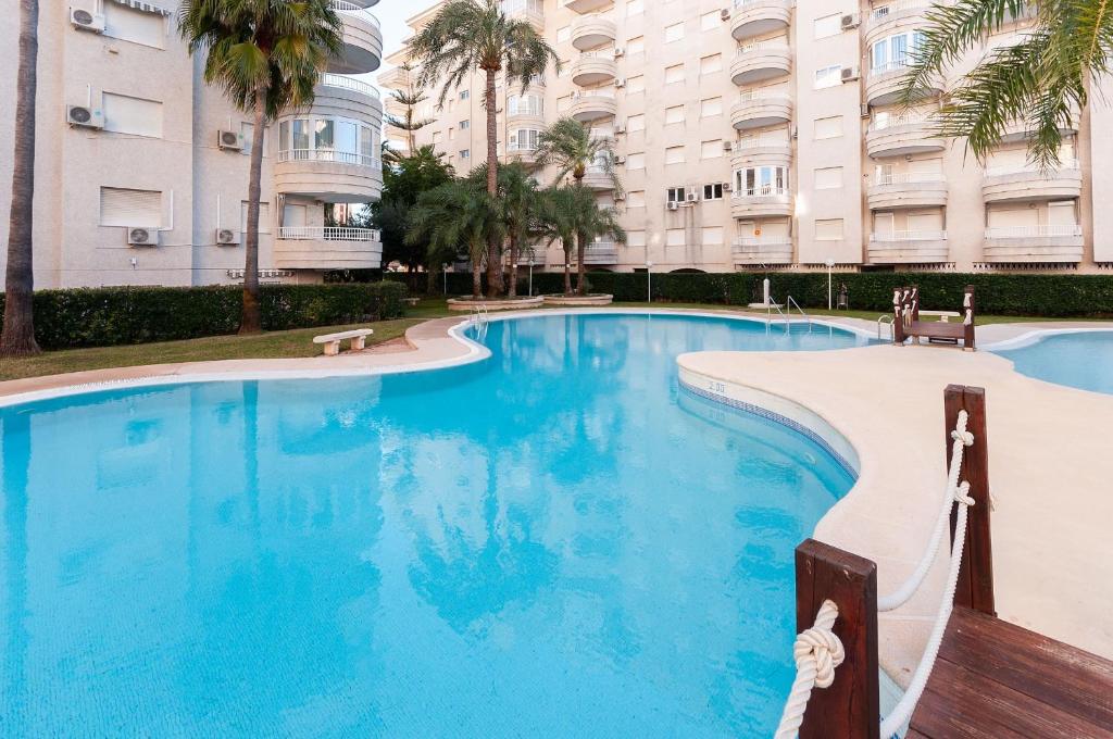 Paraíso - Apartamento De Tres Habitaciones
