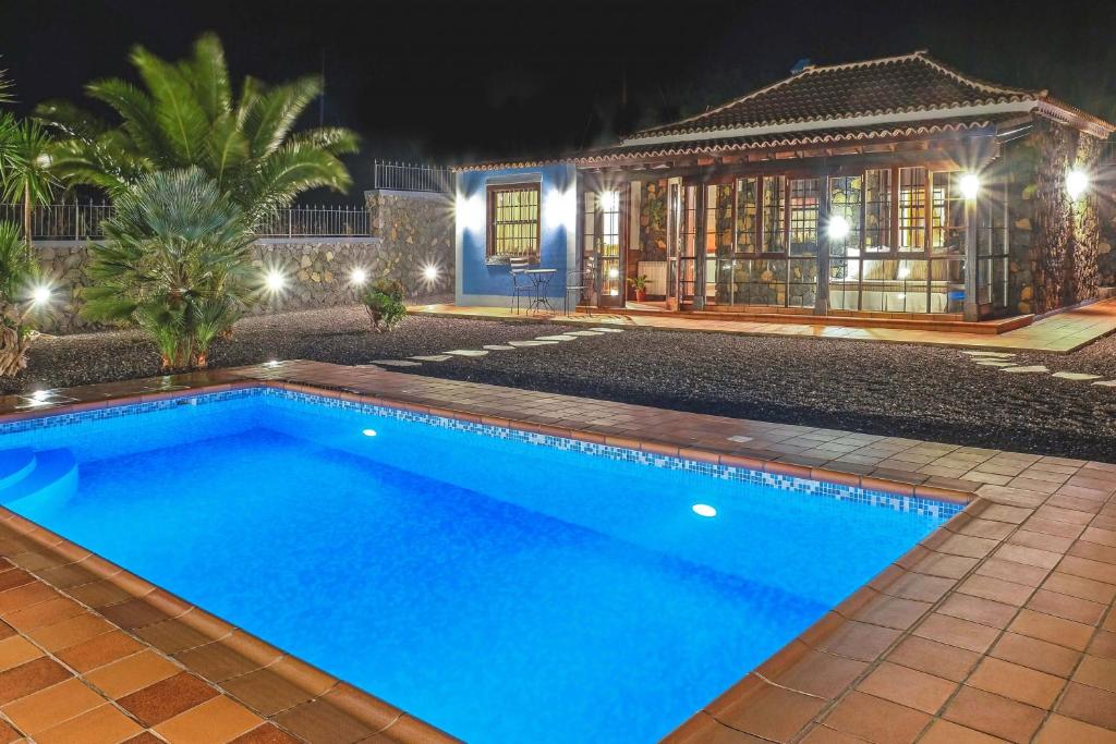 The swimming pool at or close to Casa Maday