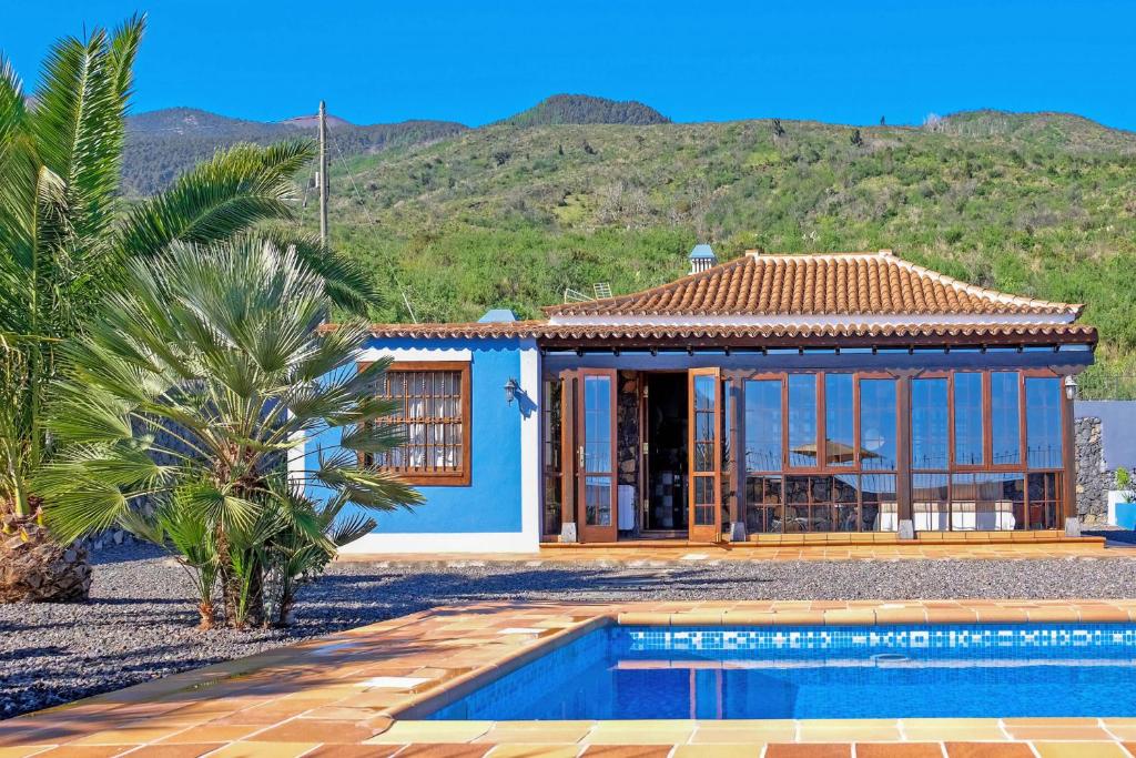 The swimming pool at or close to Casa Maday