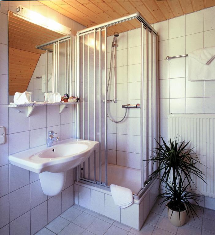 Hotel - Gasthof Spessarttor & Hotel Bergwiesen - Zimmer mit Balkon - Double Room