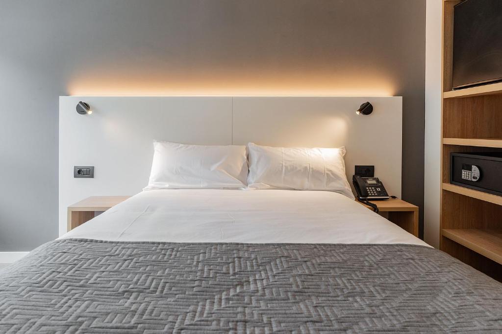 Cama o camas de una habitación en Hotel Distrito Oeste