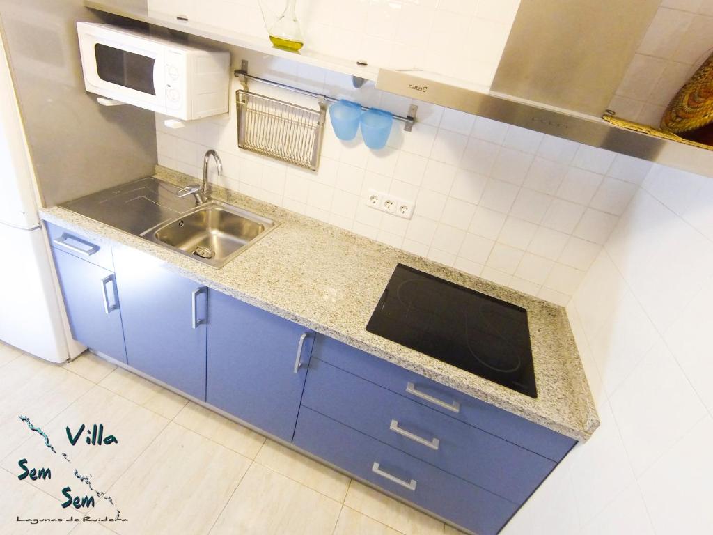 A kitchen or kitchenette at Casas Rurales Villa Sem Sem