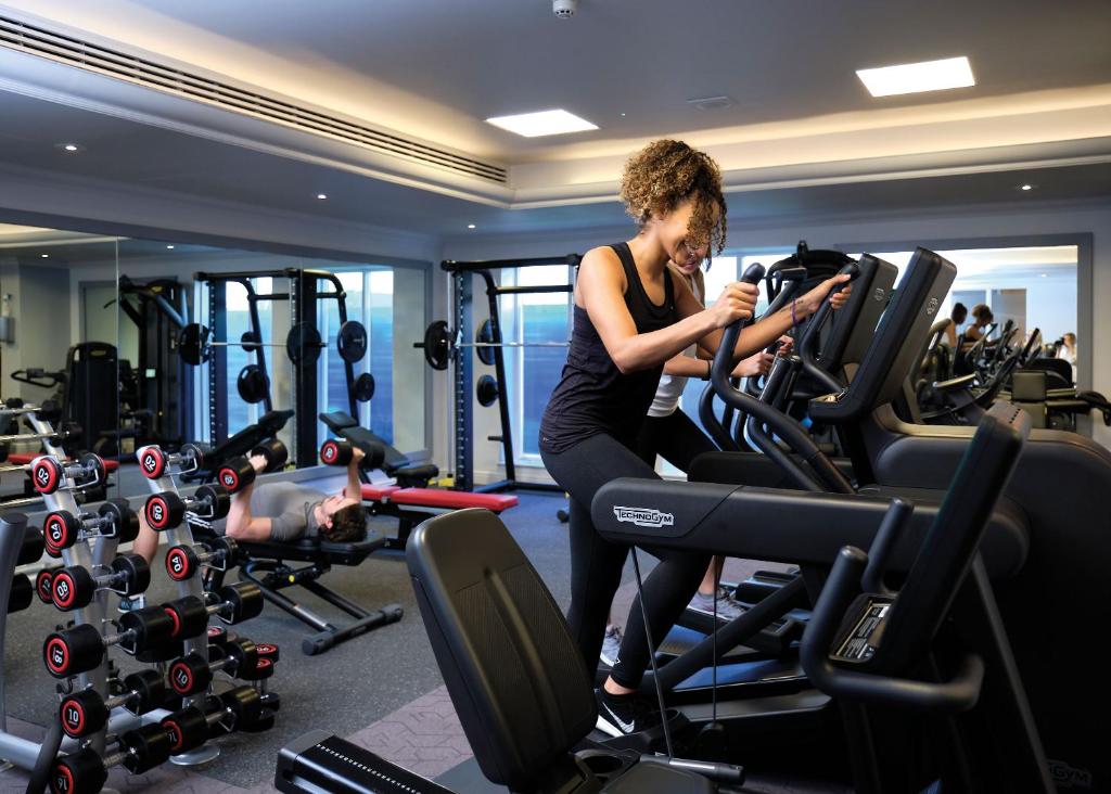Fitness centrum a/nebo fitness zařízení v ubytování Aztec Hotel and Spa