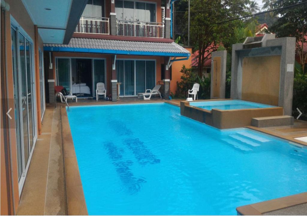 Bazén v ubytování Lanta Fevrier Resort nebo v jeho okolí