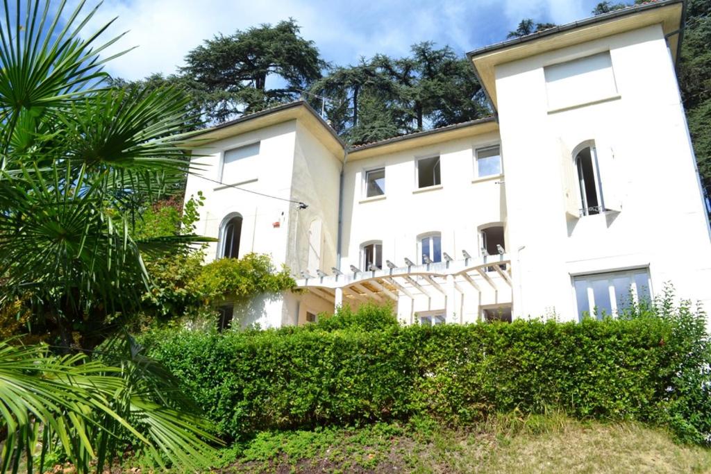 a white building with bushes in front of it at VILLA SAINT VINCENT in Agen