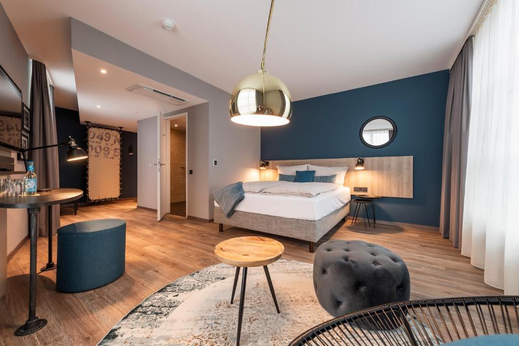 Postel nebo postele na pokoji v ubytování HARBR. hotel Heilbronn