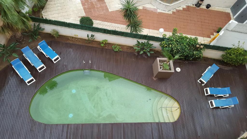 Bazén v ubytování Salou apartamento cerca de playa y zona turística nebo v jeho okolí