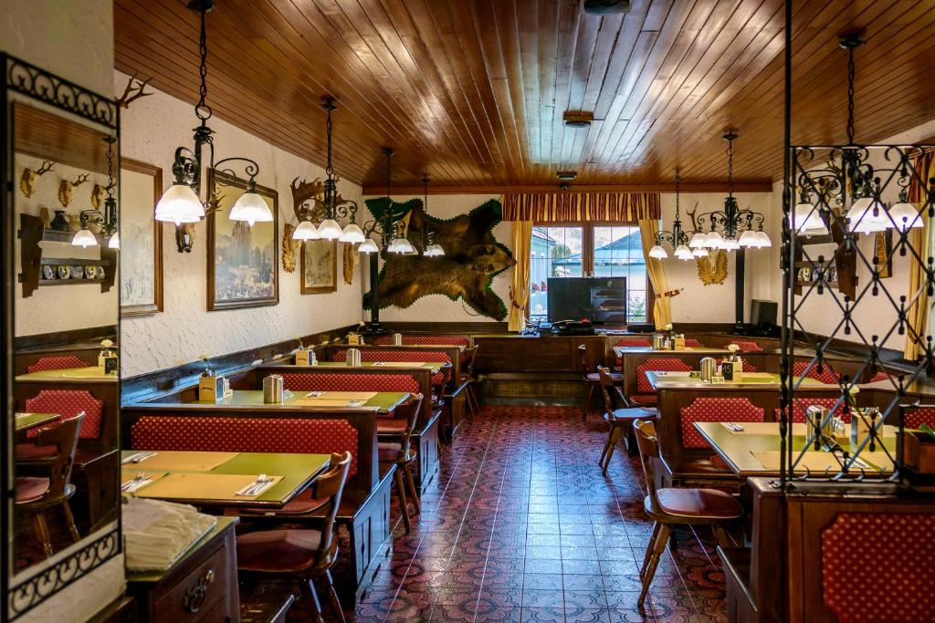 Restaurace v ubytování Gasthof zum Jägerwirt