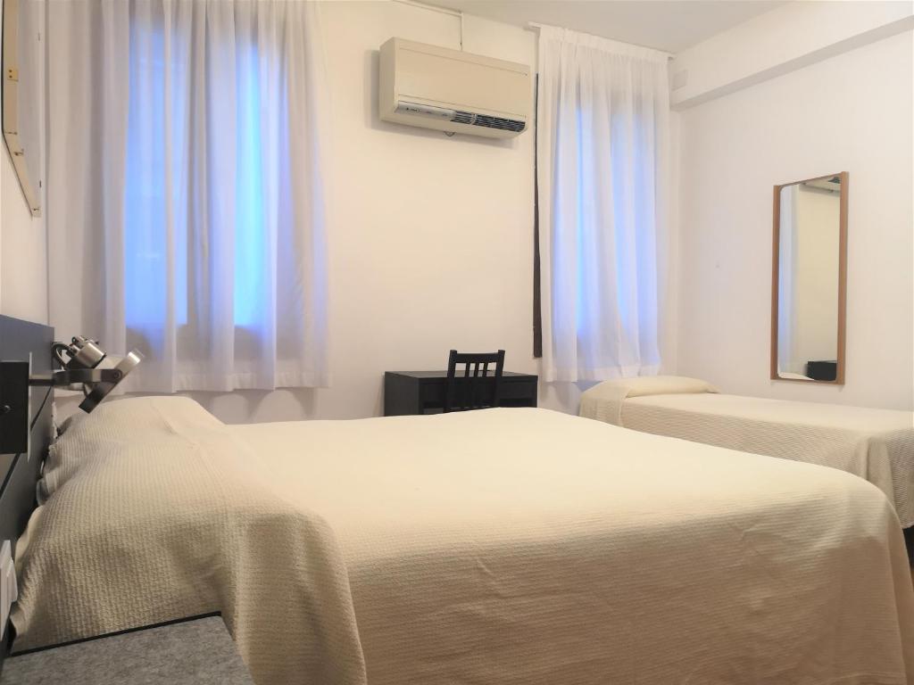 Postel nebo postele na pokoji v ubytování Hotel Rossi