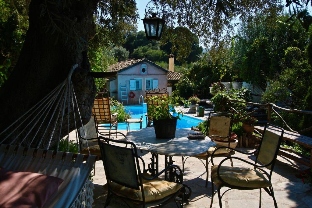 The swimming pool at or close to Pavezzo Country Retreat