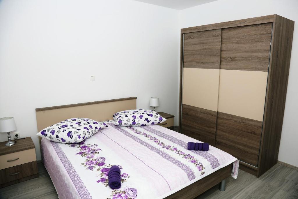 Кровать или кровати в номере Apartments Tonia br. 1