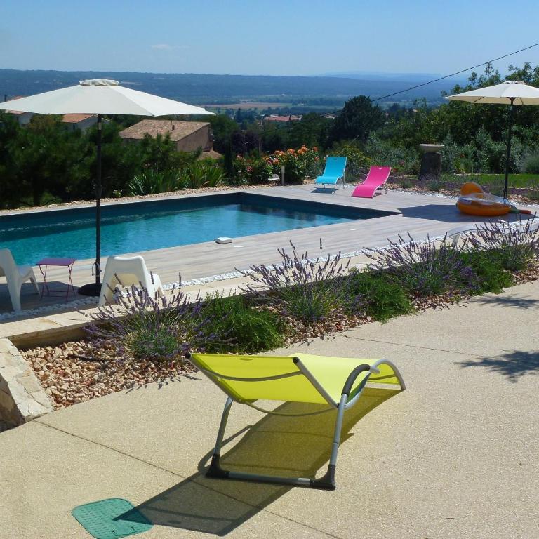 Bazén v ubytování B&B L'ESCALADE en Lubéron nebo v jeho okolí