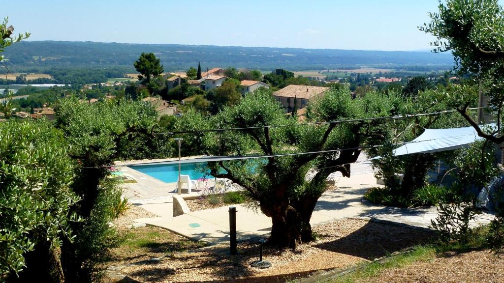Bazén v ubytování B&B L'ESCALADE en Lubéron nebo v jeho okolí
