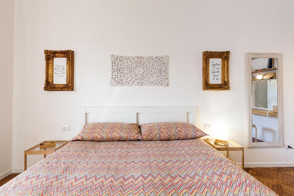 A bed or beds in a room at New Capolinea 5 - Apartment