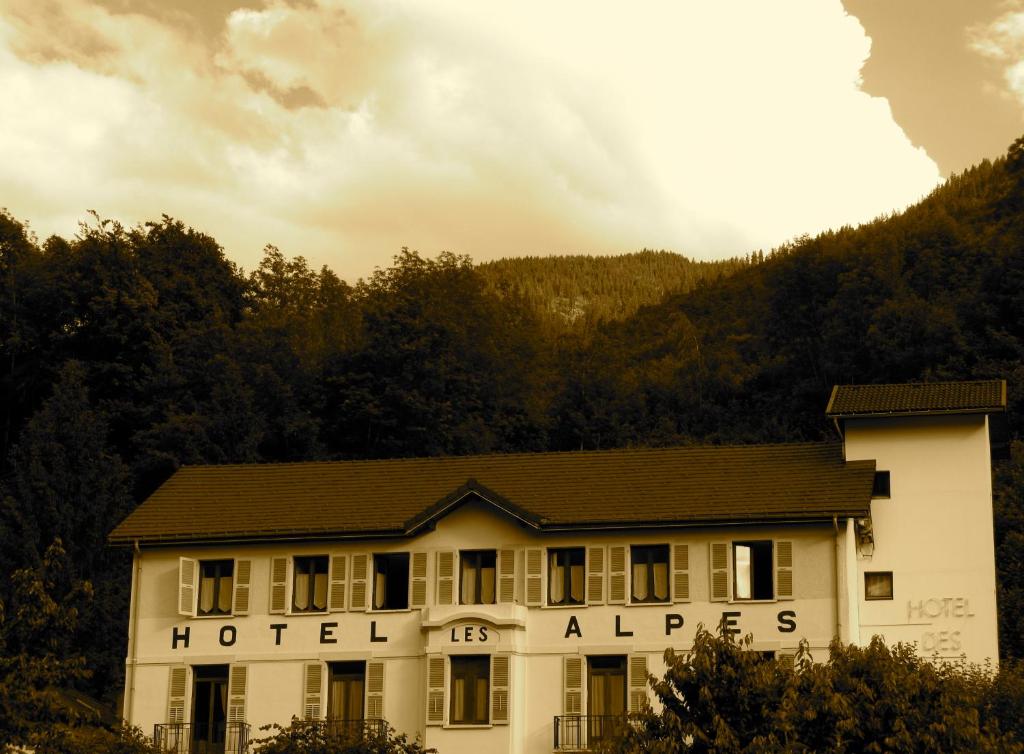 Nespecifikovaný výhled na hory nebo výhled na hory při pohledu z hotelu