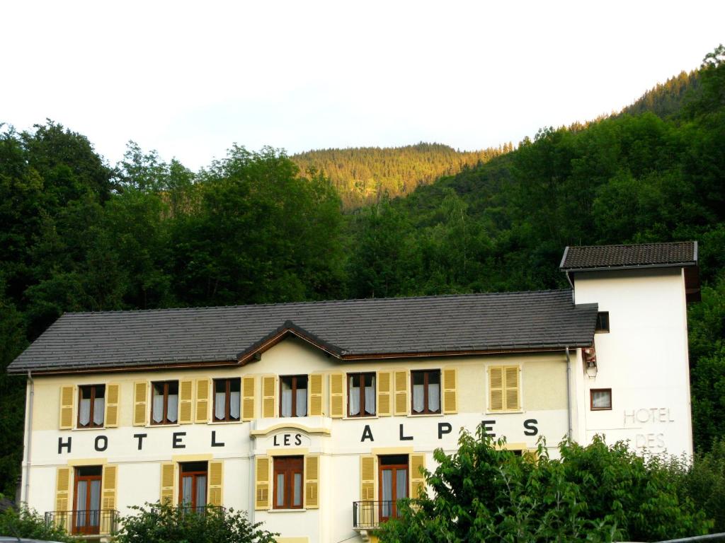 Nespecifikovaný výhled na hory nebo výhled na hory při pohledu z hotelu