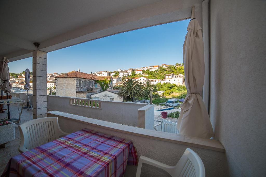 Balkón nebo terasa v ubytování Apartmani Ina