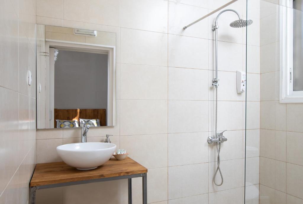 Jardinets Guest House - Triple Room