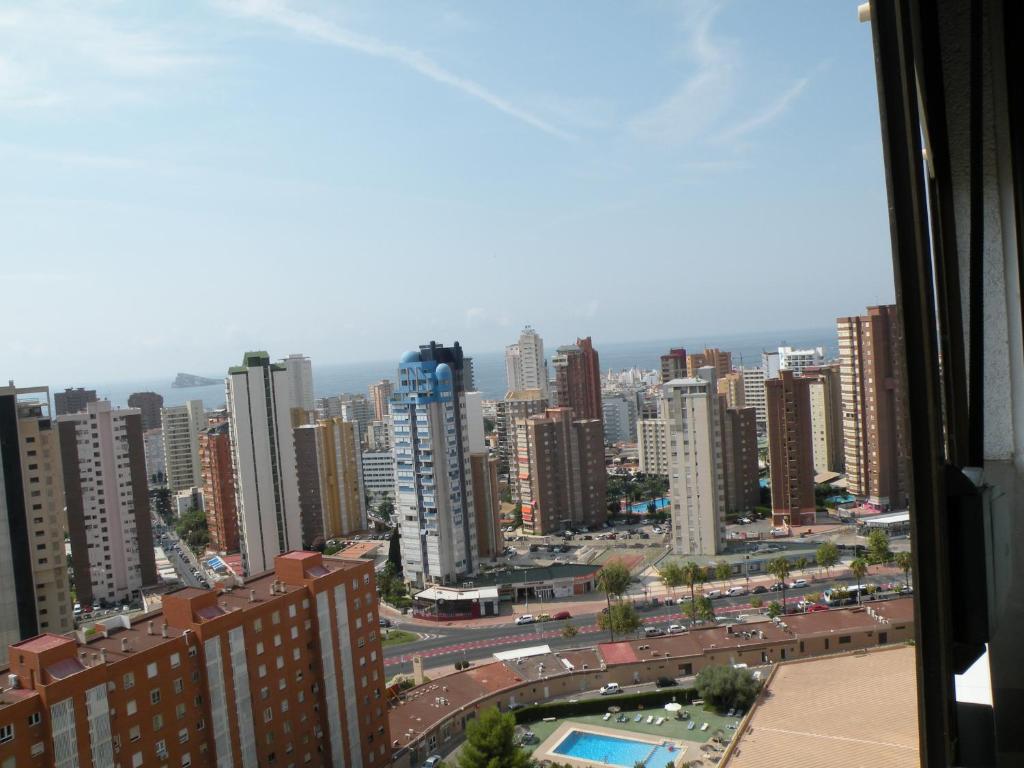 Nespecifikovaný výhled na destinaci Benidorm nebo výhled na město při pohledu z apartmánu