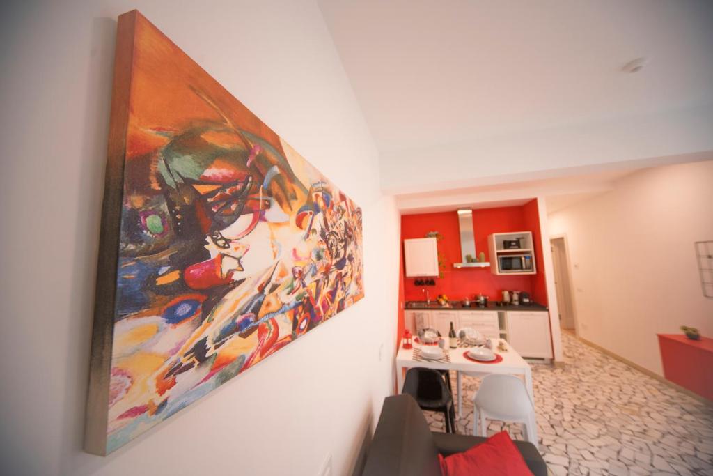 een schilderij aan een muur in een keuken bij Saffi 15 Apartments in Bologna