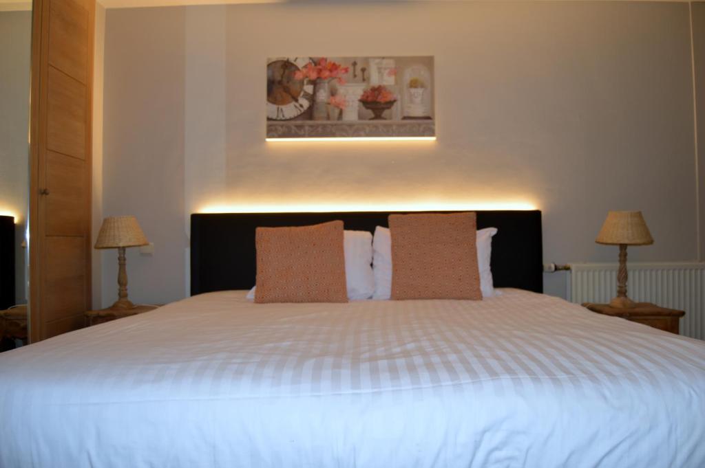 Postel nebo postele na pokoji v ubytování Hotel Côté Cour