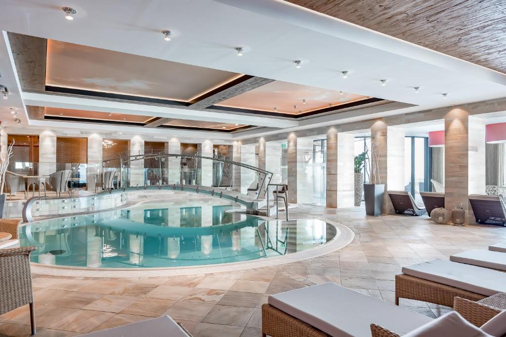 Bazén v ubytování Hotel Gotthard-Zeit nebo v jeho okolí