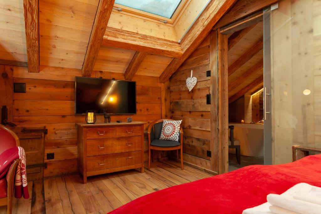 Televiisor ja/või meelelahutuskeskus majutusasutuses Chalet Schuler