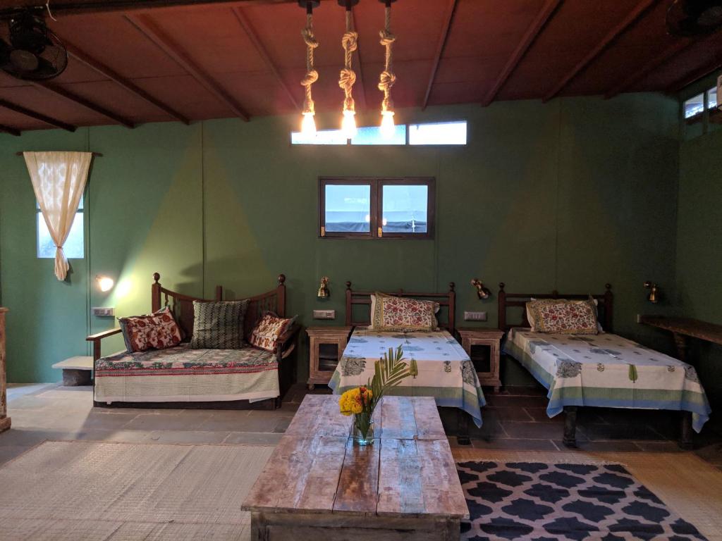 Postel nebo postele na pokoji v ubytování Bohemyan Blue Stay