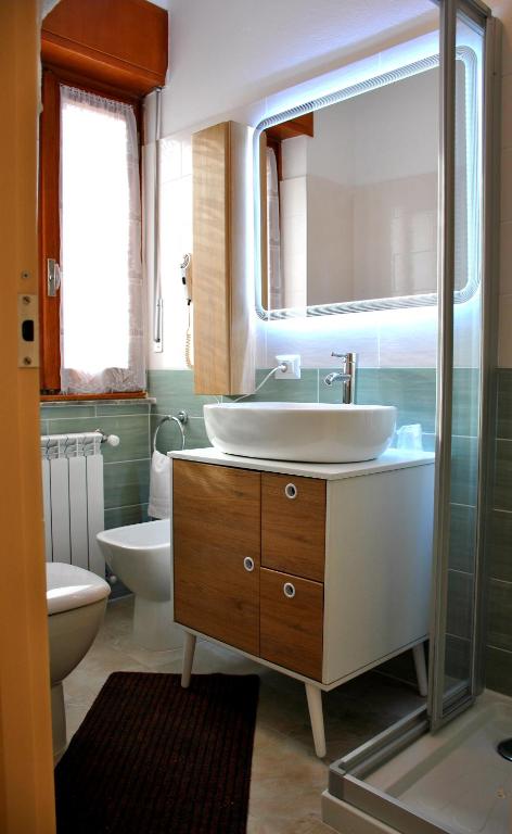 Un baño de Albergo Motel Dosdè B&B