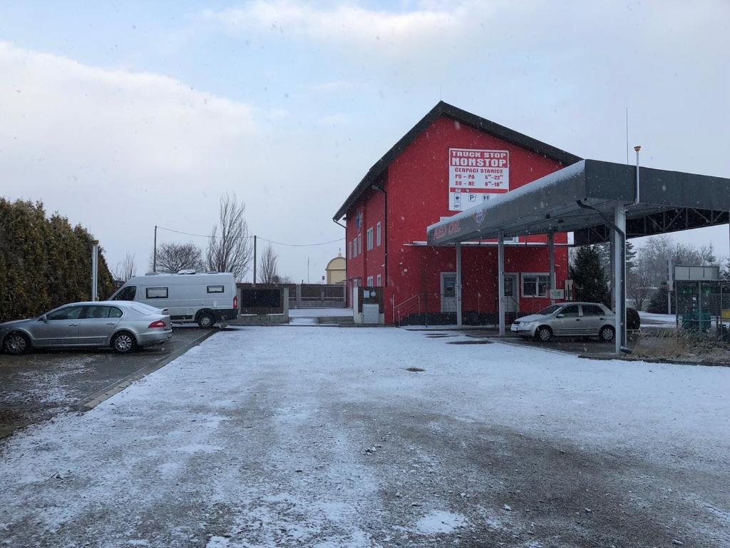 Motel Red Oil v zimě