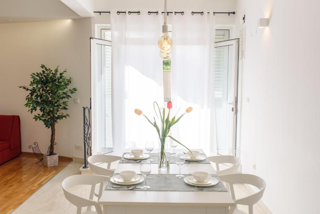 Gallery image of Deluxe Beach Apartments Renata in Split
