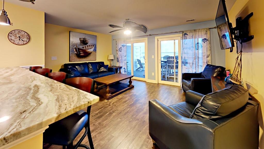 PutinBay Waterfront Condo 205, PutinBay (updated prices 2024)