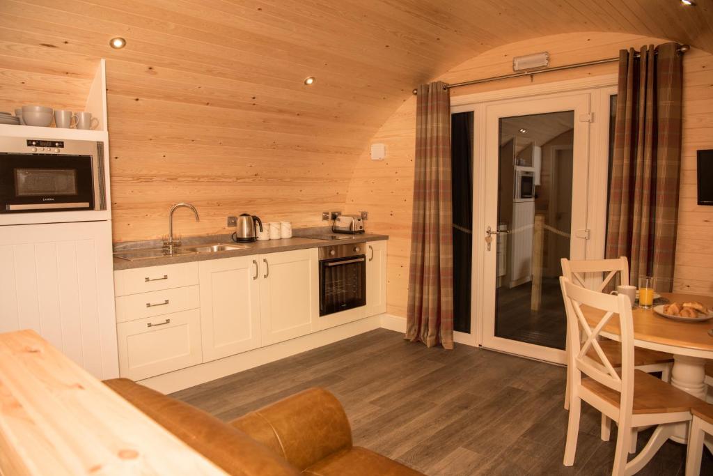 Kuchyň nebo kuchyňský kout v ubytování Braeside Retreats
