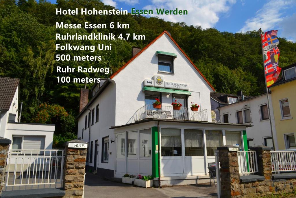 a building with a sign for a hotel at Hotel Hohenstein -Radweg-Messe-Baldeneysee in Essen