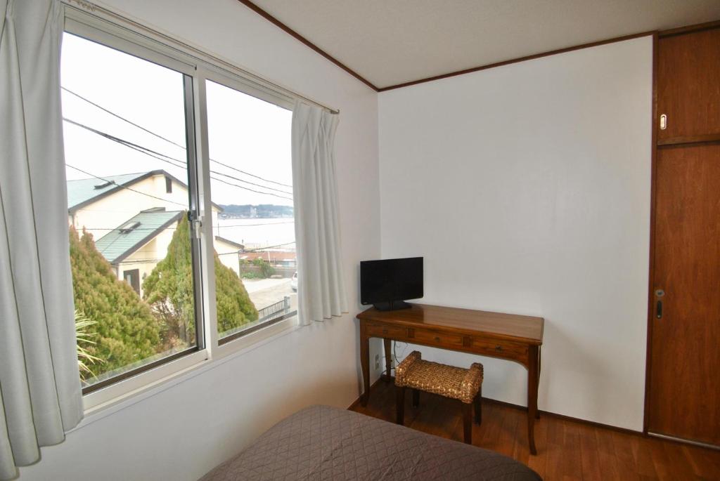 TV a/nebo společenská místnost v ubytování 女性専用 Inn By The Sea Kamakura - Women's Guesthouse