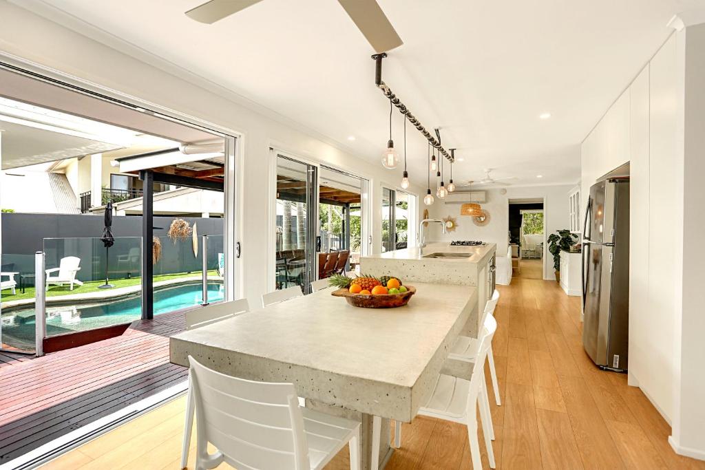 a kitchen and dining room with a table and chairs at Birdsong in Sunrise Beach