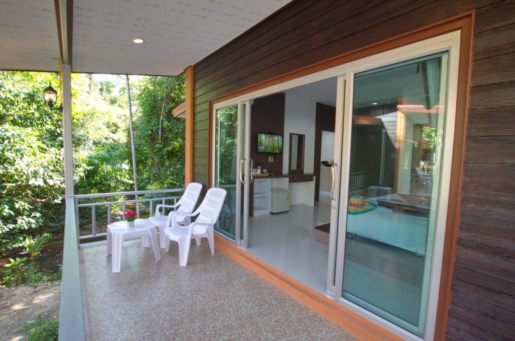 Balkón nebo terasa v ubytování Khum Maikaew Resort