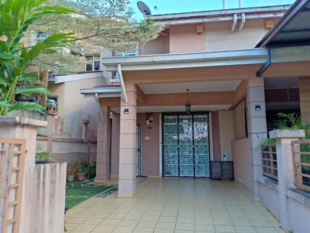 Muslim Dinaim Homestay - Casa De Tres Dormitorios