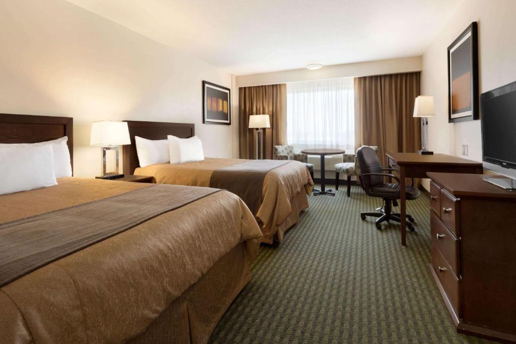 Travelodge Hotel by Wyndham Weyburn photo