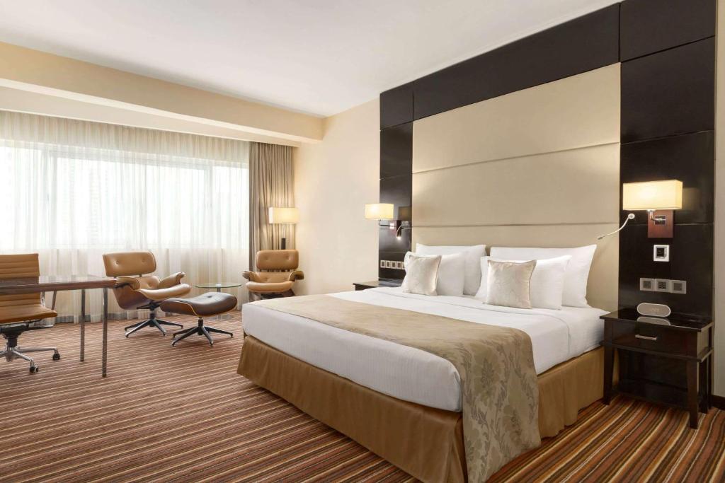 Postel nebo postele na pokoji v ubytování Ramada Colombo