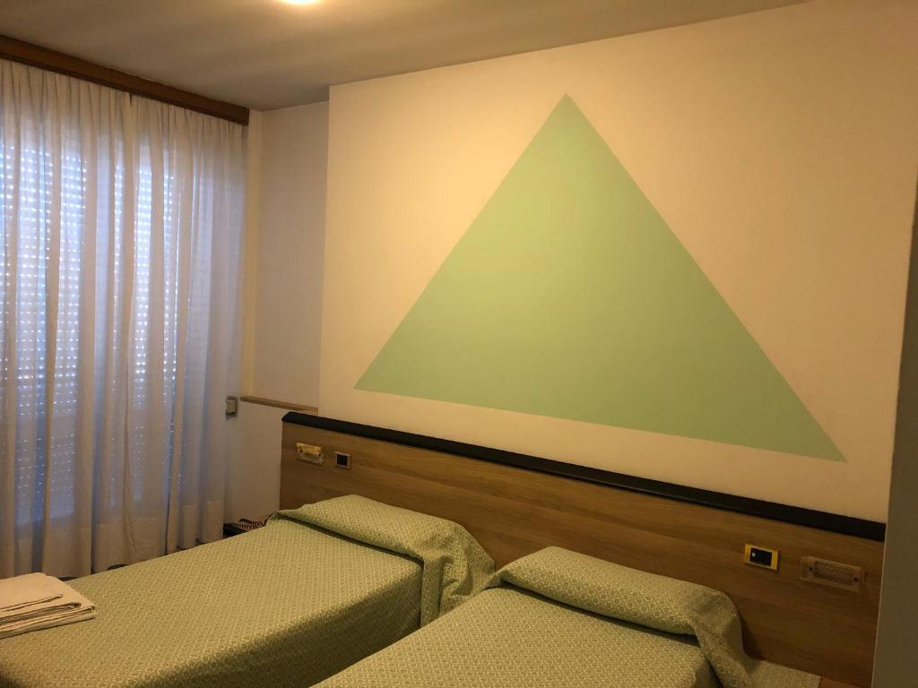 Postel nebo postele na pokoji v ubytování Hotel Roma
