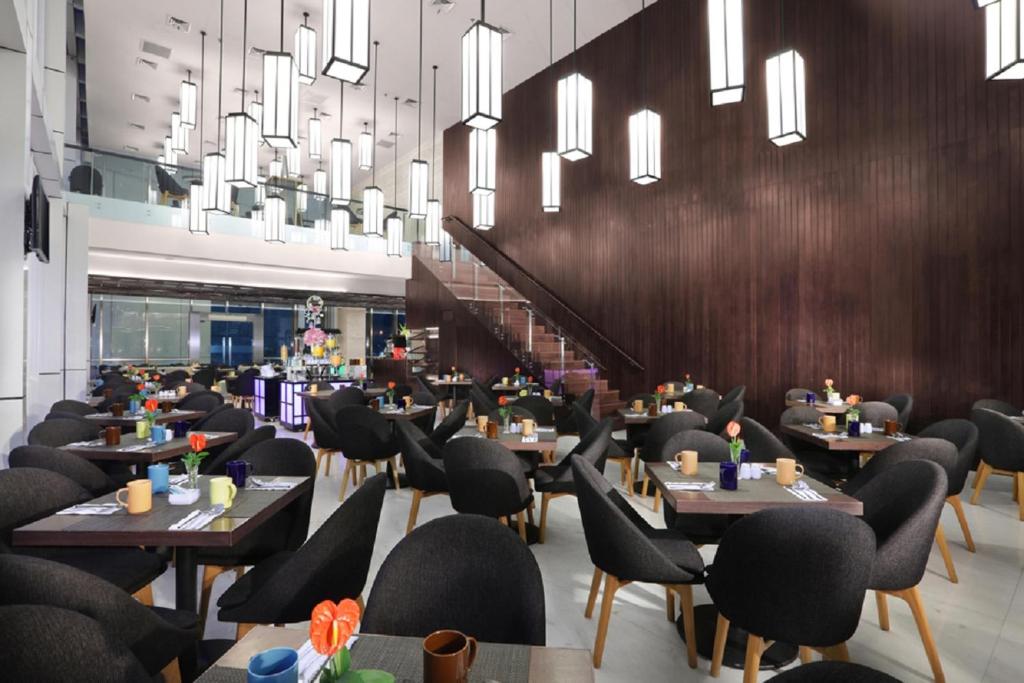 Restoran atau tempat lain untuk makan di Aston Priority Simatupang Hotel and Conference Center